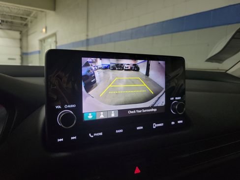 Certified 2025 Honda HR-V LX image 29