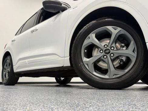 Certified 2023 Ford Escape ST-Line w/ Tech Pack #1 FWD image 3
