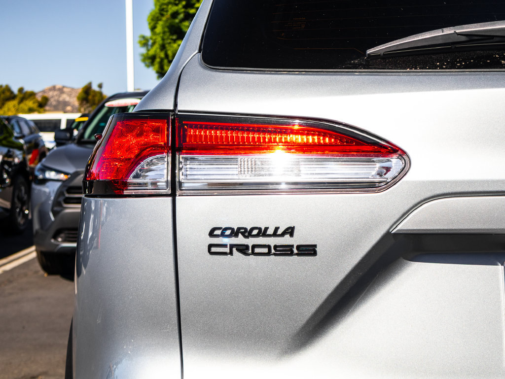 Used 2023 Toyota Corolla Cross AWD Hybrid image 12