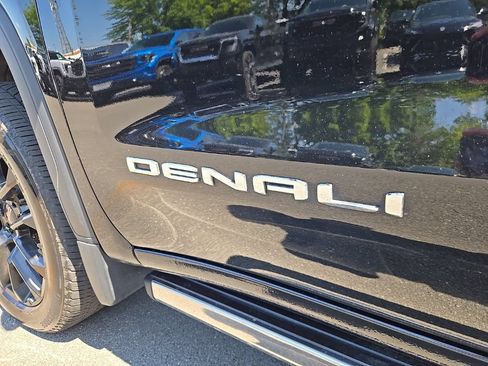 Used 2023 GMC Sierra 1500 Denali w/ Denali Reserve Package AWD/4WD image 11