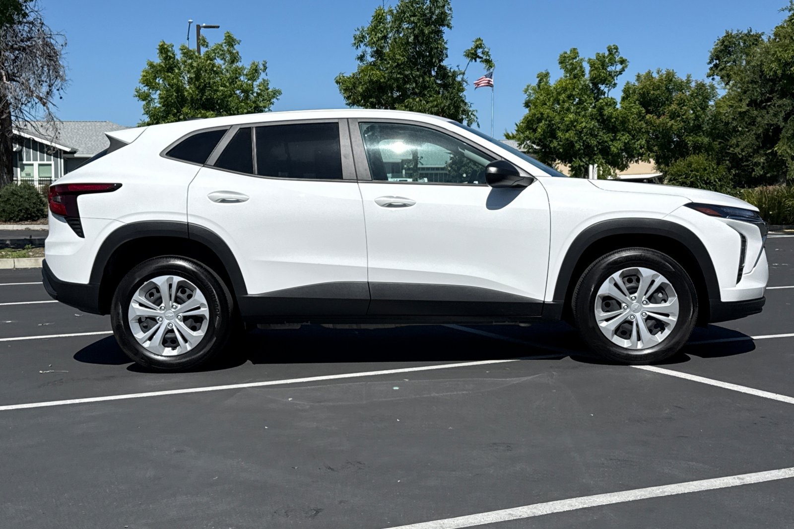 Used 2025 Chevrolet Trax LS FWD image 8