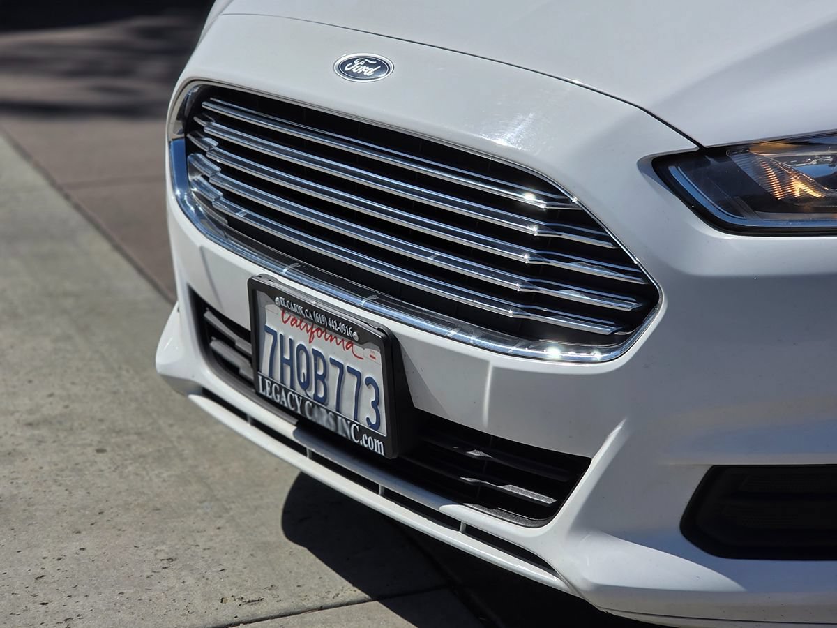 Used 2015 Ford Fusion SE FWD image 8