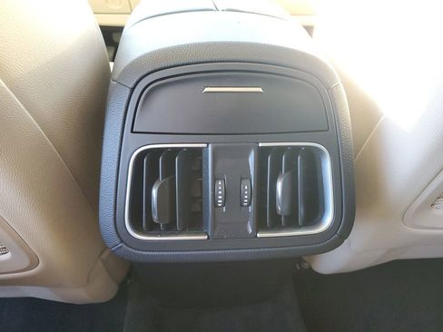 Used 2019 Maserati Levante image 13