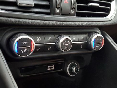 Used 2022 Alfa Romeo Giulia Ti image 29