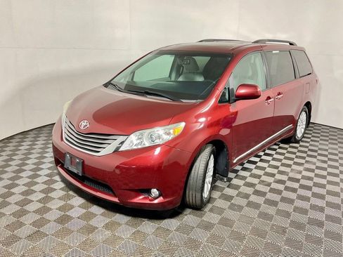 Used 2017 Toyota Sienna XLE w/ XLE Navigation Package image 13