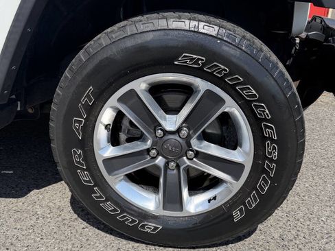 Used 2018 Jeep Wrangler Unlimited Sahara w/ LED Lighting Group AWD/4WD image 13