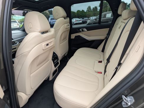 Used 2022 BMW X5 sDrive40i w/ Premium Package RWD image 15