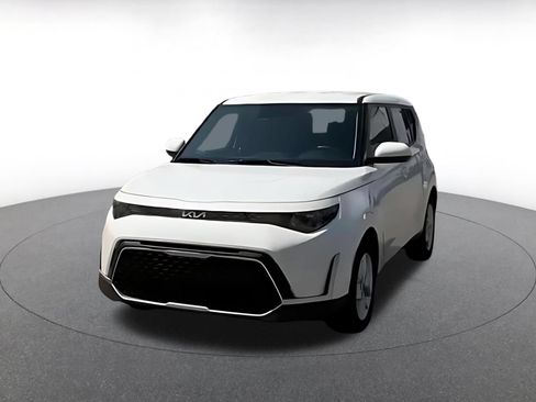 Used 2025 Kia Soul LX w/ LX Technology Package FWD image 4