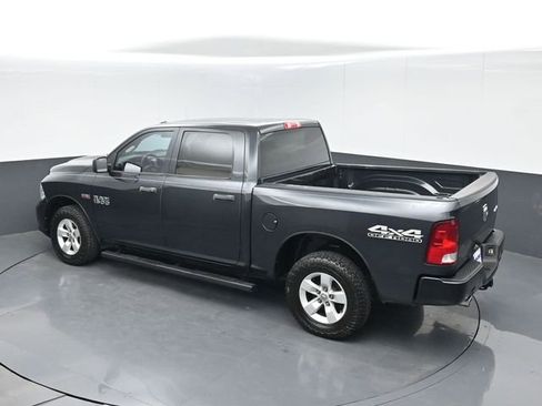 Used 2018 RAM 1500 Express AWD/4WD image 40