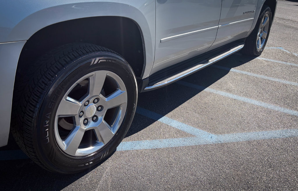 Used 2020 Chevrolet Suburban Premier AWD/4WD image 35