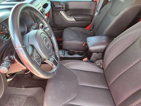 Used 2016 Jeep Wrangler Unlimited Sahara w/ Max Tow Package AWD/4WD image 15