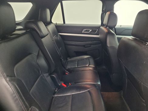 Used 2016 Ford Explorer XLT w/ Equipment Group 202A AWD/4WD image 19