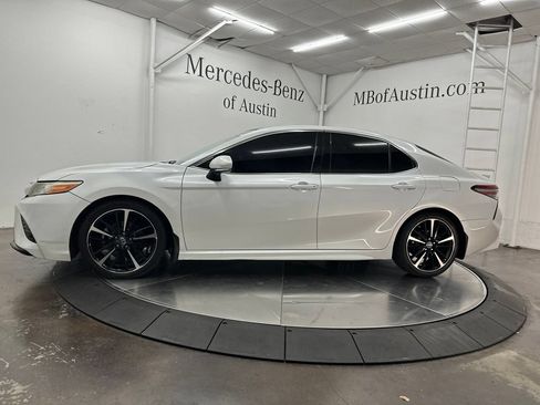 Used 2019 Toyota Camry XSE FWD image 4
