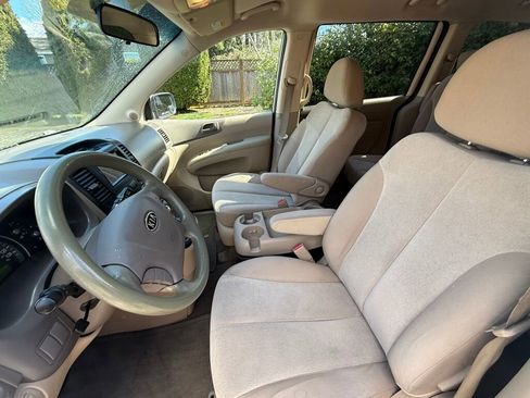 Used 2010 Kia Sedona LX FWD image 8