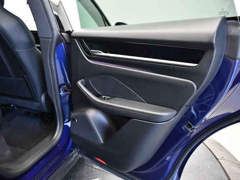 Certified 2025 Porsche Macan 4S Electric AWD/4WD image 54