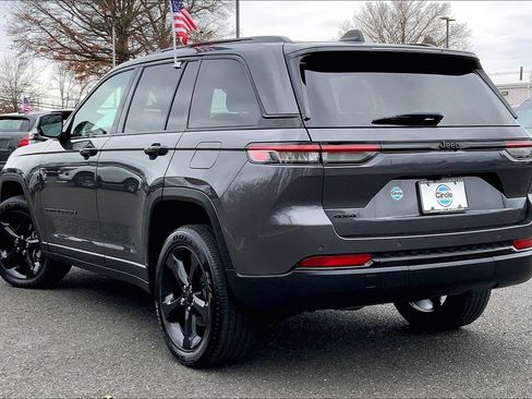 Used 2024 Jeep Grand Cherokee Altitude image 10