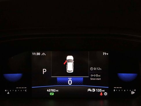 Used 2023 Volkswagen Taos SE w/ Panoramic Sunroof Package image 6