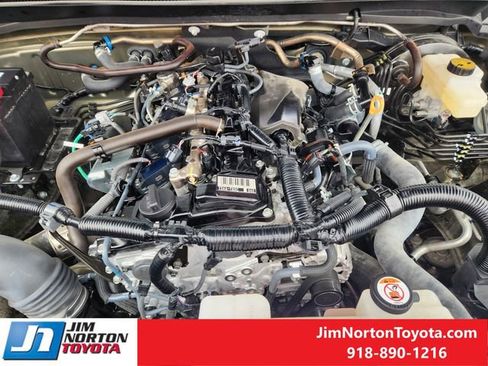 Used 2025 Toyota Tacoma TRD Sport image 31