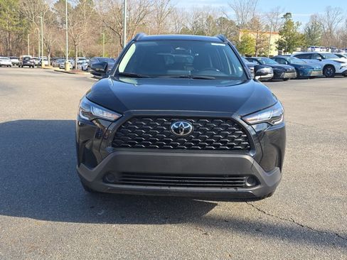 Used 2025 Toyota Corolla Cross LE image 2