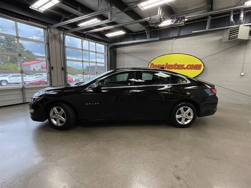 Used 2024 Chevrolet Malibu LT FWD image 2