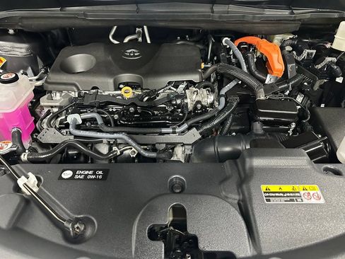 Used 2025 Toyota Sienna XLE w/ XLE Plus Package AWD/4WD image 74