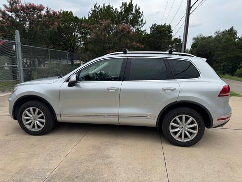 Used 2016 Volkswagen Touareg Sport AWD/4WD image 10