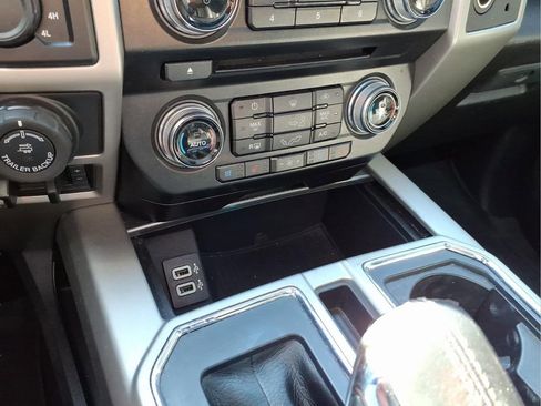 Used 2017 Ford F150 Lariat w/ Equipment Group 502A Luxury AWD/4WD image 33
