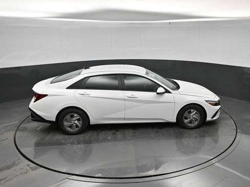 New 2026 Hyundai Elantra SE FWD image 32