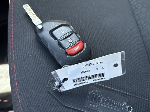 Used 2021 Jeep Wrangler Unlimited Rubicon AWD/4WD image 36