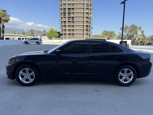 Used 2020 Dodge Charger SXT w/ Leather Interior Group RWD image 4