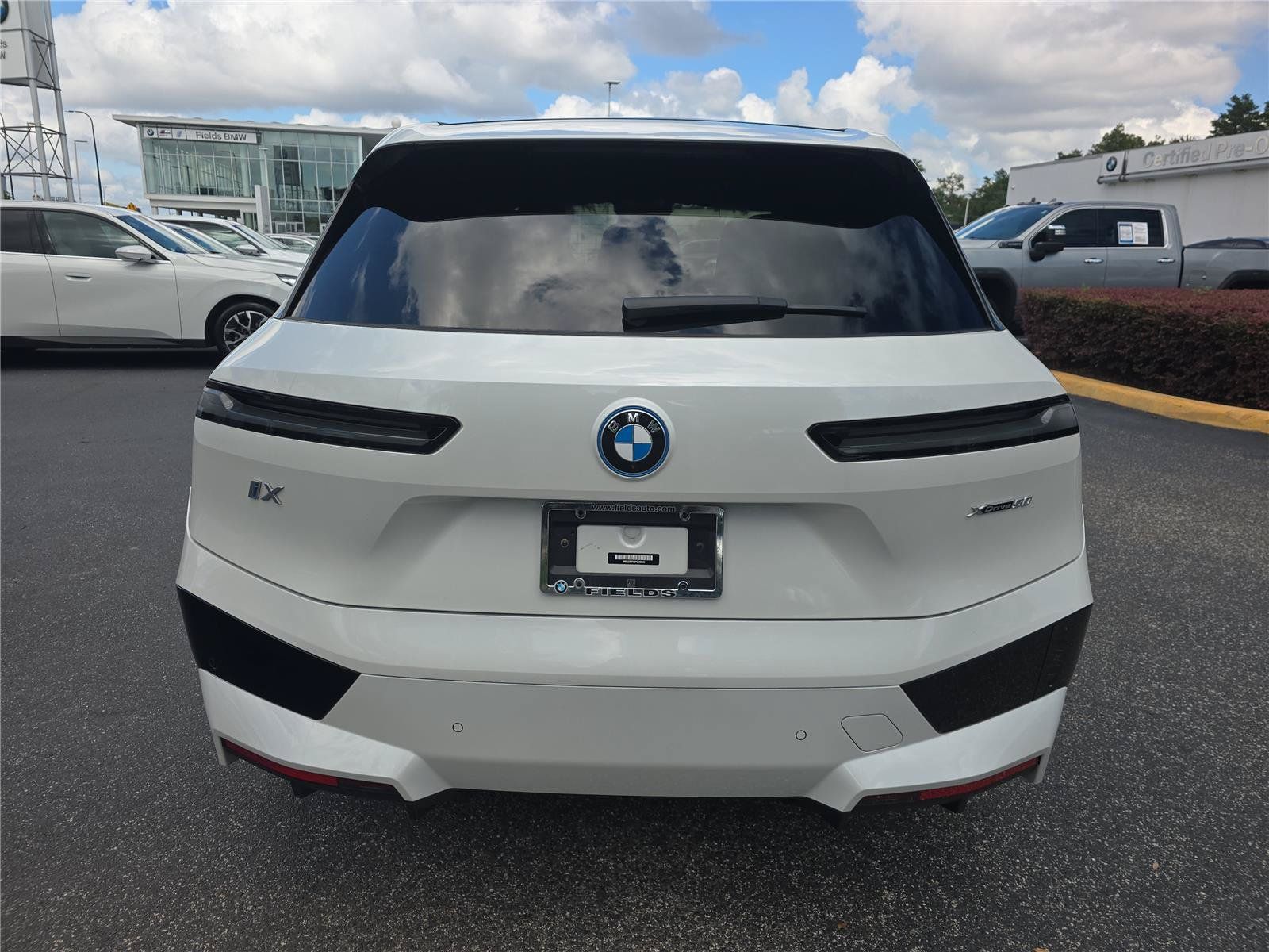 Used 2023 BMW iX xDrive50 w/ Sport Package AWD/4WD image 4