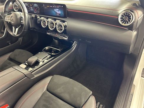 Used 2023 Mercedes-Benz CLA 250 4MATIC image 28