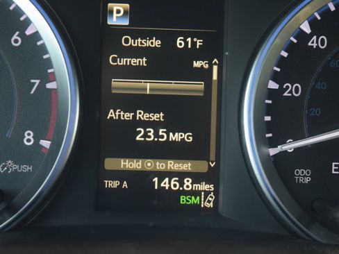 Used 2018 Toyota Highlander XLE AWD/4WD image 14