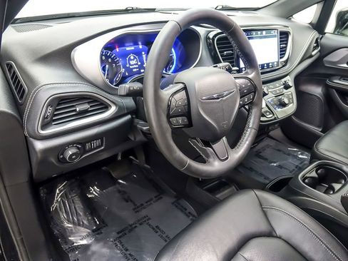 Used 2021 Chrysler Pacifica Touring-L w/ S Appearance Package image 10