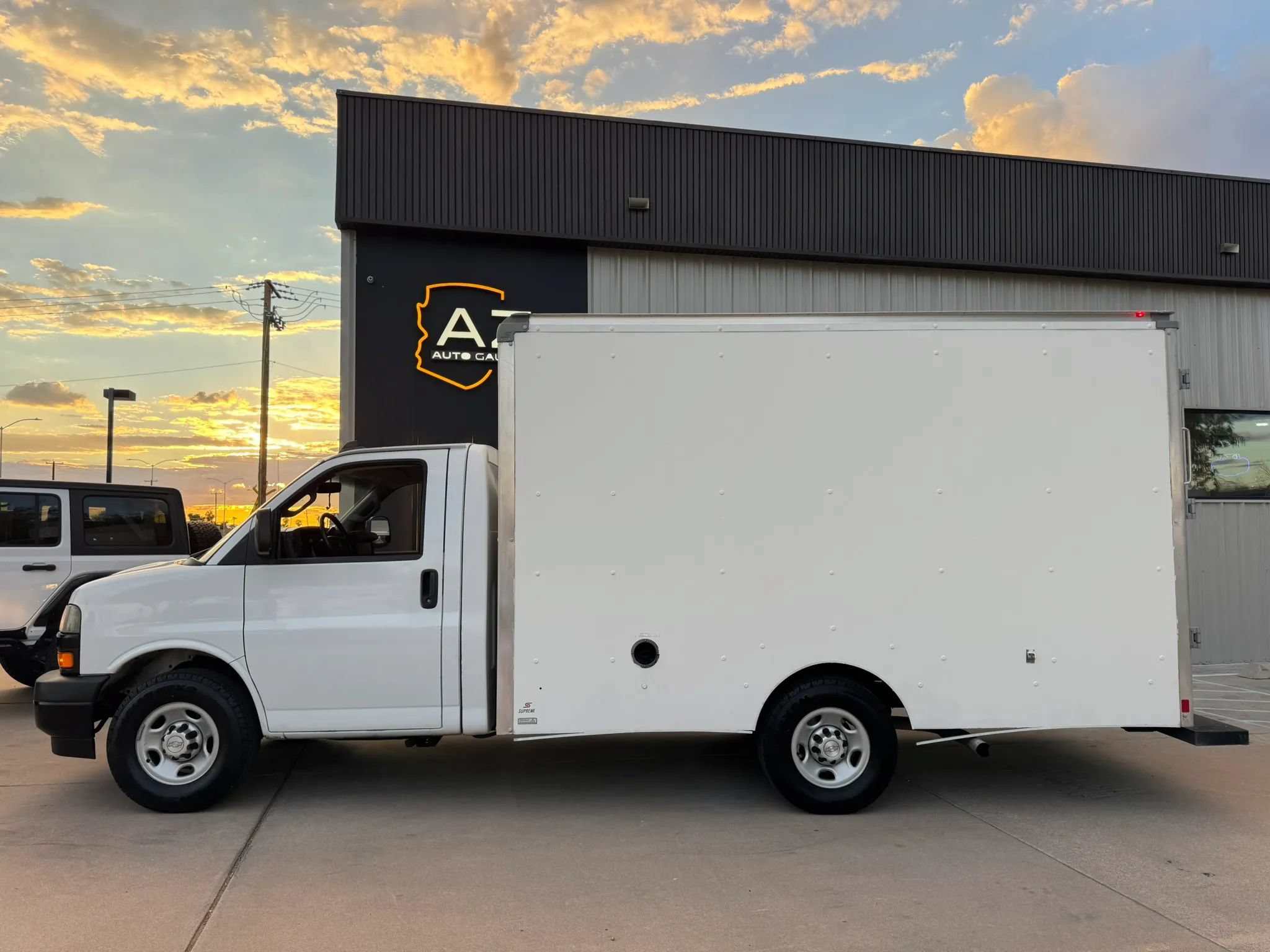 Used 2020 Chevrolet Express 3500 w/ Power Convenience Package RWD image 8