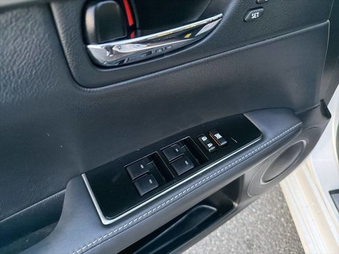 Used 2017 Lexus ES 300h w/ Luxury Package image 37