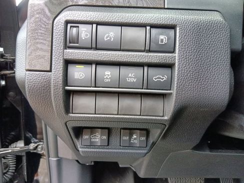 Used 2025 Toyota Tacoma Limited AWD/4WD image 17