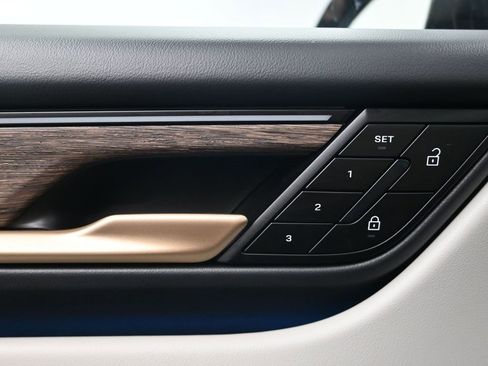 Used 2024 Porsche Macan 4 Electric image 17