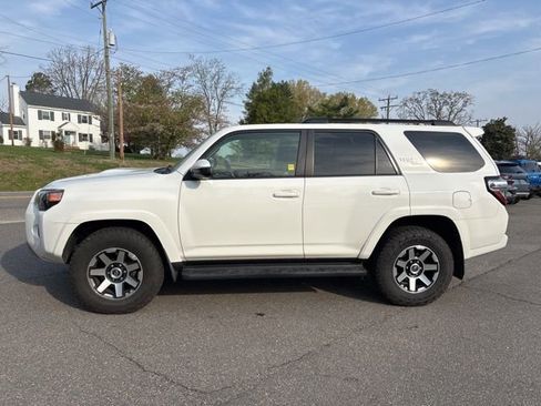 Used 2019 Toyota 4Runner TRD Off-Road AWD/4WD image 8