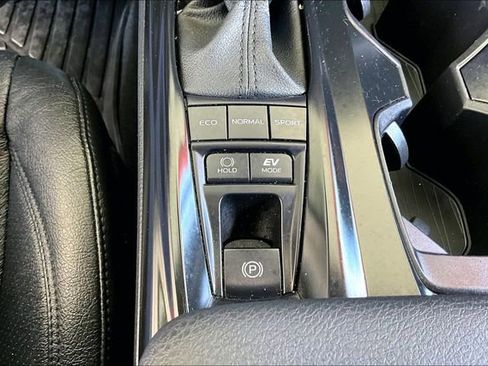 Used 2025 Toyota Camry SE FWD image 24