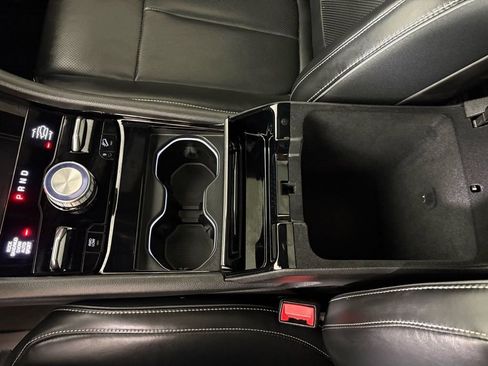 Used 2022 Jeep Grand Cherokee Overland w/ Luxury Tech Group IV image 32