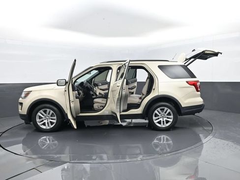 Certified 2018 Ford Explorer XLT w/ Equipment Group 202A AWD/4WD image 34