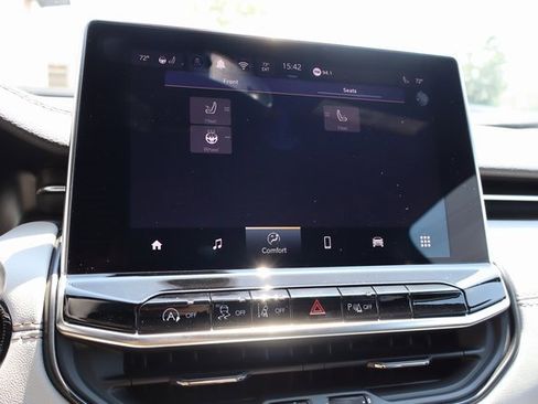 New 2025 Jeep Compass Limited image 17