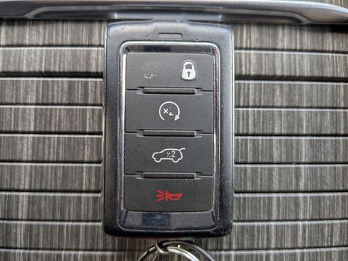 Used 2024 Jeep Wagoneer Series II AWD/4WD image 31