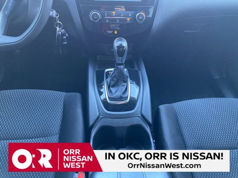 Used 2020 Nissan Rogue Sport S image 26