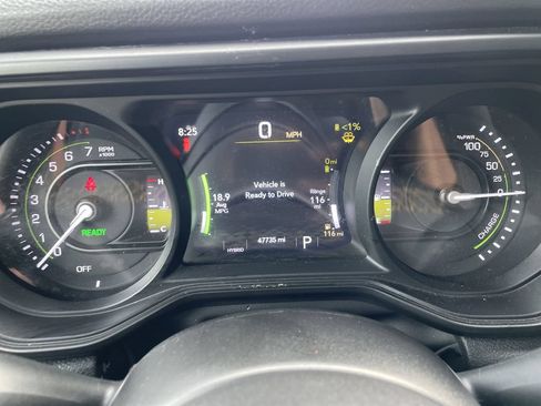 Used 2024 Jeep Wrangler Unlimited AWD/4WD image 17