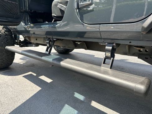 Used 2018 Jeep Wrangler Unlimited Sahara AWD/4WD image 31