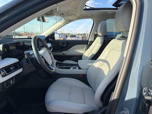 Used 2025 Lincoln Aviator Reserve w/ Illumination Package RWD image 9