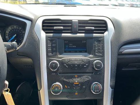 Used 2016 Ford Fusion SE FWD image 8
