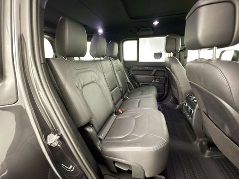 Used 2025 Land Rover Defender 130 X-Dynamic SE AWD/4WD image 29